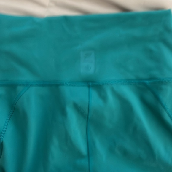 Fabletics 6” biker shorts - Picture 3 of 4